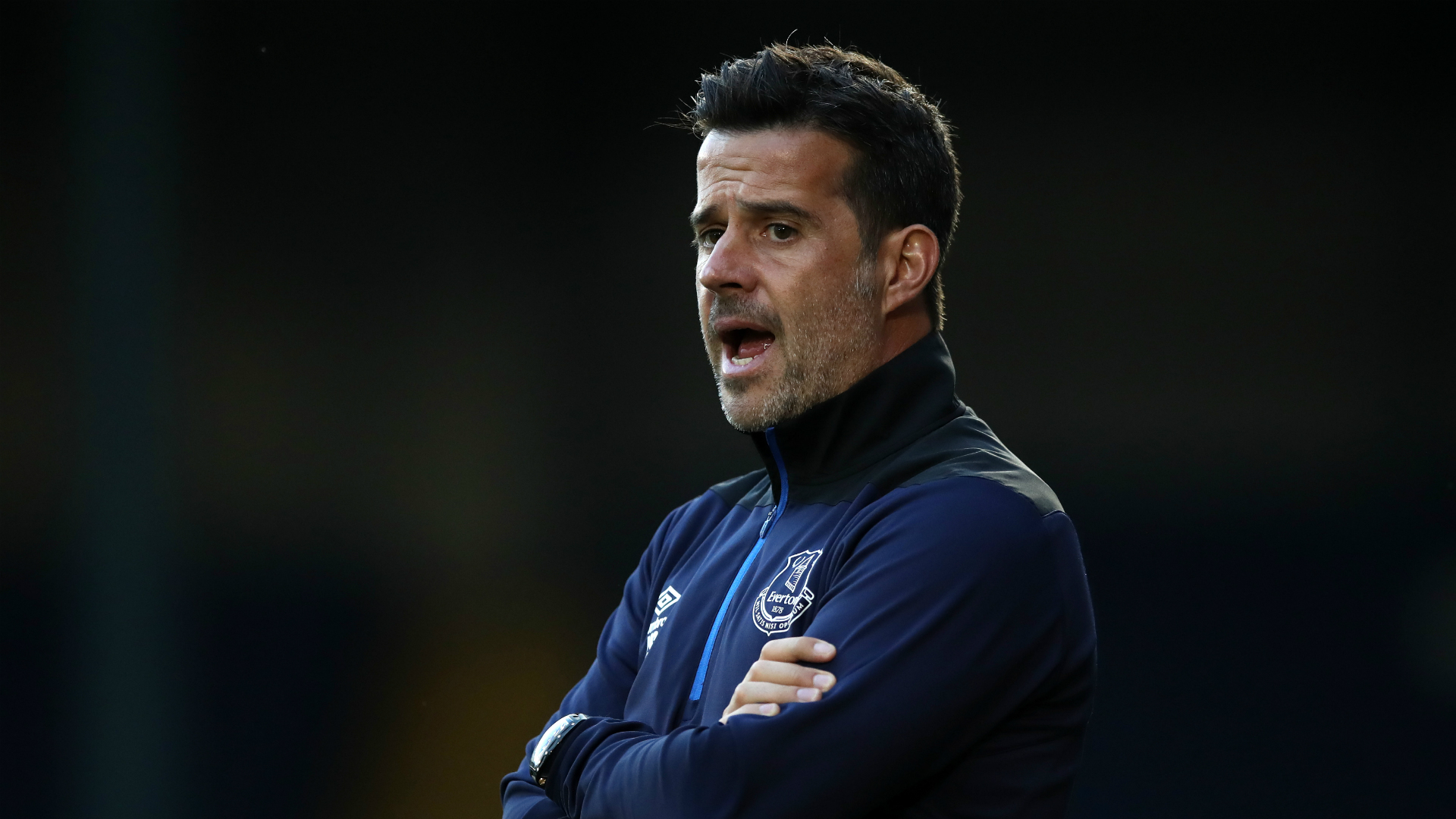 並通過出售 並通過出售